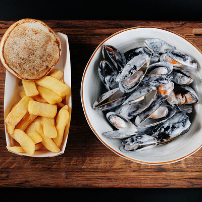 Мидии с картофелем фри и тостами в Ешь Мясо BISTRO по цене 1250 ₽