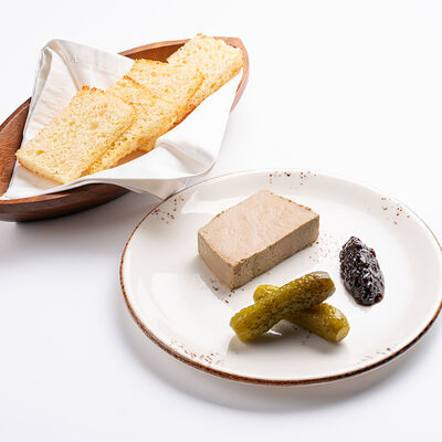 Паштет из куриных сердец с луковым мармеладом в На берегу по цене 490 ₽