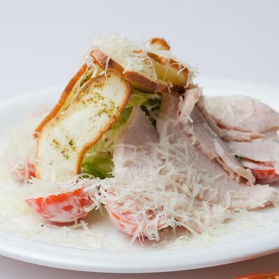 Цезарь с курицей в Cafeshion по цене 640 ₽