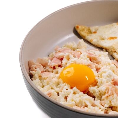 Скрэмбл с ветчиной и моцареллой в Пицца Хаб по цене 396 ₽