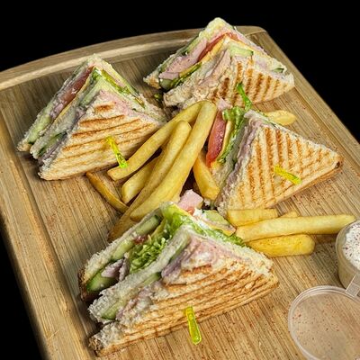 Сэндвич-клаб с ветчиной в Шаурма 24/7 по цене 475 ₽