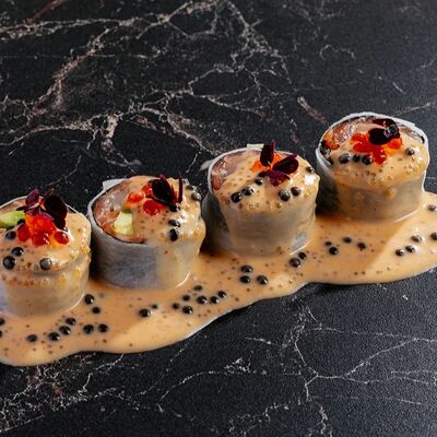 Тунец бигай с лососем и дорадо в Gills по цене 1060 ₽