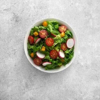 Салат из свежих овощей в У Цоло по цене 600 ₽