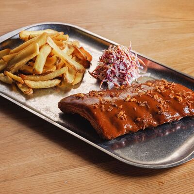 Рёбра поросёнка BBQ Burbon в 321 Club by Novikov по цене 790
