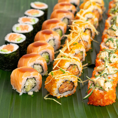 Набор из 4 порций роллов в Under the sea по цене 3830 ₽