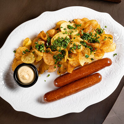 Говяжьи колбаски с хрустящим картофелем в Бибирево по цене 1100 ₽