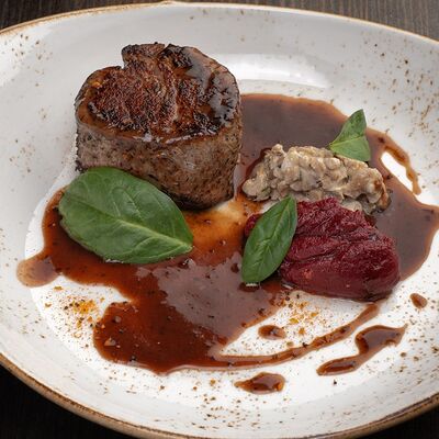 Филе миньон в Лепрекон по цене 1390 ₽