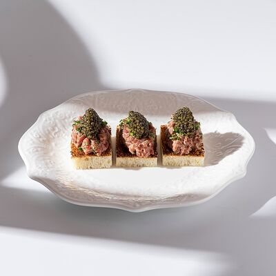 Говядина с бриошью и черной икрой в Ribambelle по цене 2600 ₽