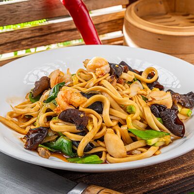 Удон с морепродуктами в J.Z. Peking Duck по цене 1450 ₽