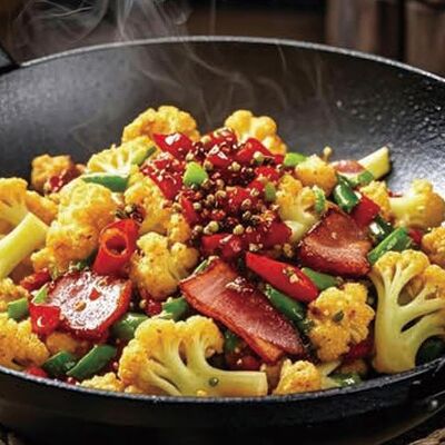 В47 Цветная капуста на сковородке 干锅花菜 в Charlie tea по цене 720 ₽