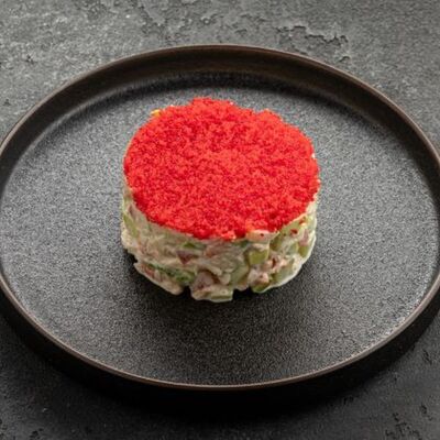 Салат с камчатским крабом и авокадо в Вода & Еда по цене 1437 ₽