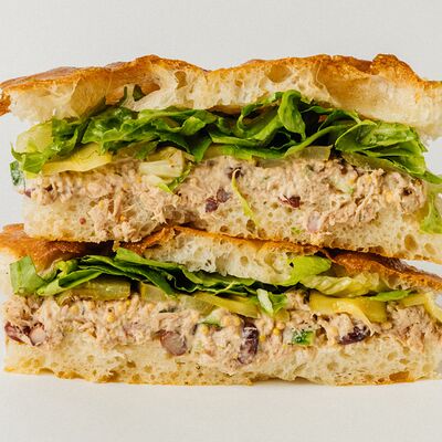 Тунец в Nils deli по цене 650 ₽