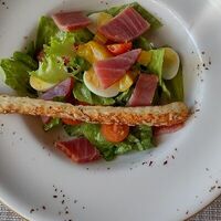 Салат с копченым тунцом в Дунай