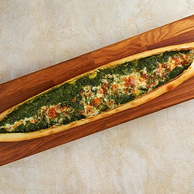 Пиде со шпинатом и сыром в Pera по цене 780 ₽