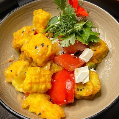 Вок салат со свининой в Kirova street по цене 280 ₽