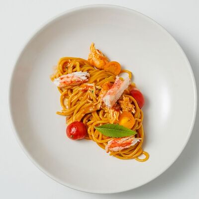 Спагетти с камчатским крабом в Romeo's restaurant по цене 1550 ₽