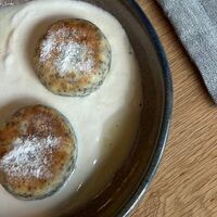 Сырники маковые со сметаной и сгущенкой в Yosera
