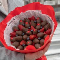 Букет из клубники в шоколаде Свидание в Париже в Mosberry