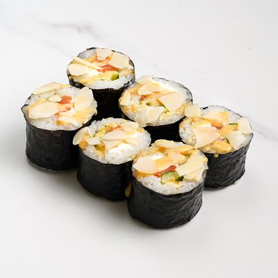 Малый ролл с лососем, огурцом, сыром, соусом Тагараши и лепестками миндаля в Ёбисан по цене 609 ₽