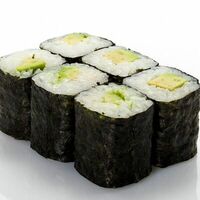 Ролл с авокадо в Бандзай sushi