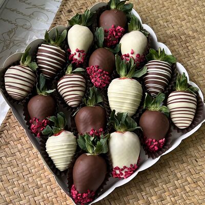 Набор из 16 клубник в шоколаде в Jannat berry по цене 3299 ₽