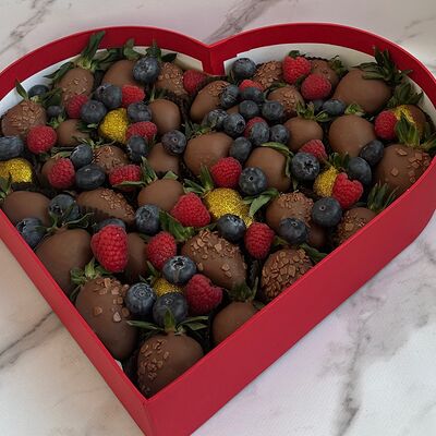 Клубника в шоколаде сердце tt’6 в Allowberry по цене 11000 ₽