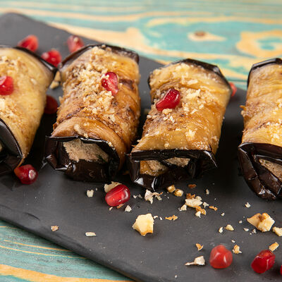 Рулет из баклажанов с грецким орехом в Грузинский дворик по цене 480 ₽