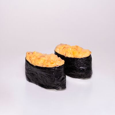 Гункан с лососем в Пара палок по цене 330 ₽