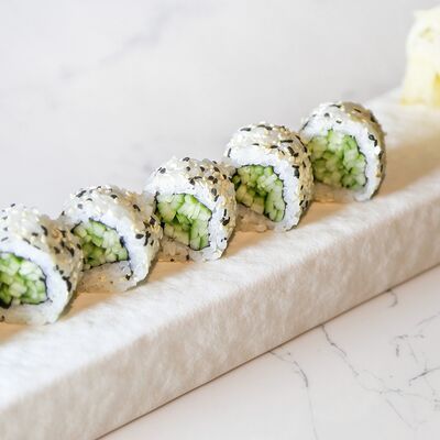 Ролл с огурцом в Delicates Club по цене 520 ₽