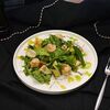 Салат с морепродуктами и манговым соусом в Правда по цене 750