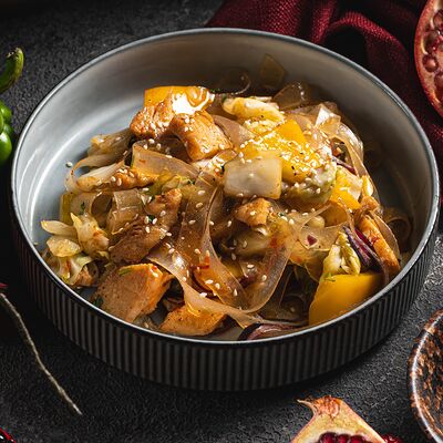 Салат из курицы с овощамив Алазани по цене 2800 ₸