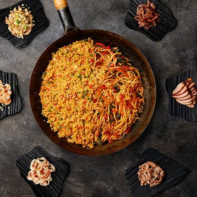 Вок со свининой в Sushi & More по цене 400 ₽