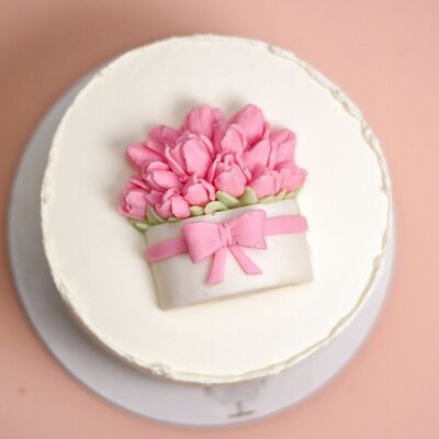 Бенто-торт Букет тюльпанов в Co'Zona по цене 2450 ₽