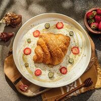 Яндекс Круассан с клубникой и голубикой в Злаки Умная еда Halal