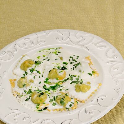 Равиоли с лососем и шпинатом в Паста Фэмили по цене 720 ₽