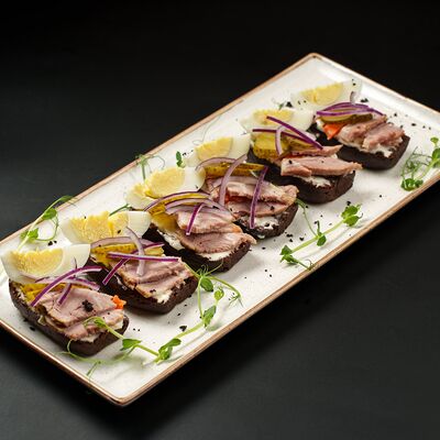 Мини-брускетты с бужениной в Pinta Haus по цене 590 ₽