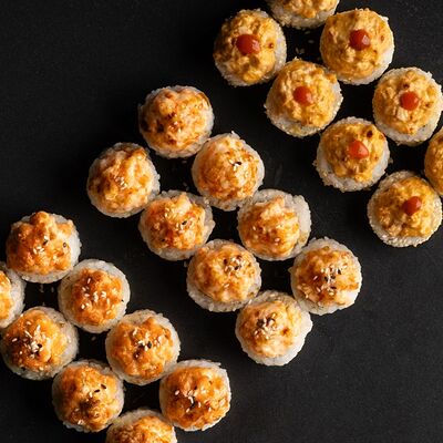 Сет с запеченными роллами в Godzilla sushi по цене 3220 ₽