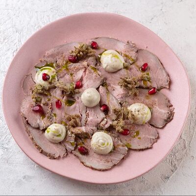 Вителло с баклажановым муссом в ODA по цене 1105 ₽