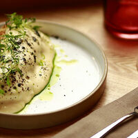 Теплый печеный баклажан с эспумой из сыра скаморца в Vivezza