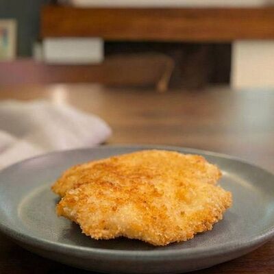 Отбивная из куриной грудки в Кулинария Камин по цене 289 ₽