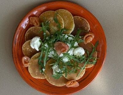 Папкейк мини с форелью и сливочным сыром в Блин & Coffee по цене 480 ₽