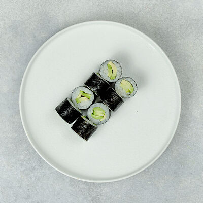 Ролл Маки авокадо в Мэджик ролл по цене 299 ₽