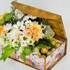 Цветы с конфетами Ферреро Роше в коробке книгав Дарите красиво по цене 4199