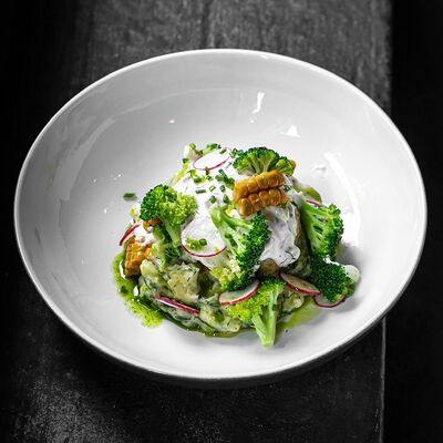 Котлета из судака и щуки с сезонными овощами в Техникум по цене 790 ₽