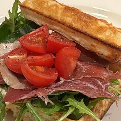 Вафля с прошутто в Pitchii Coffee and Waffles по цене 890 ₽