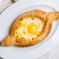 Хачапури по-аджарски в Ресторан Эристави
