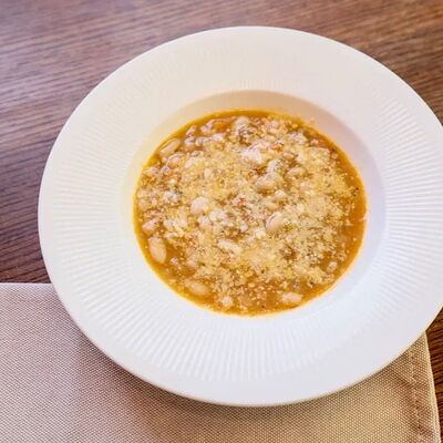 Тосканский фасолевый суп с копченостями в Миллениал по цене 690 ₽