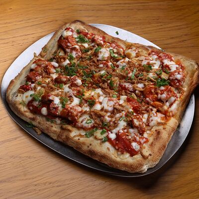 Римская пицца с колбасками в 321 Club by Novikov по цене 650 ₽