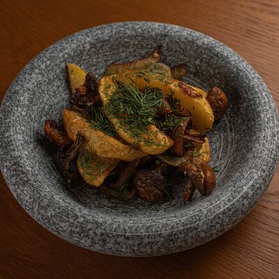 Жареный картофель с луком и грибами в Хинкальная by Ten по цене 420 ₽