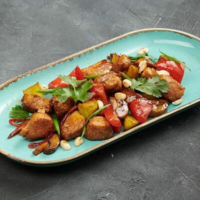 Цыпленок с овощами и арахисом под соусом терияки в Гранат по цене 385